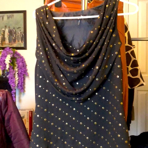 Sleeveless top - Picture 1 of 2